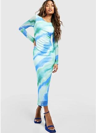 Яскрава сукня