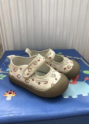 Тапулі для дівчинки розмір 23 стілька 13,5 см