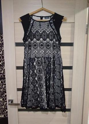 Дуже гарна мереживна сукня