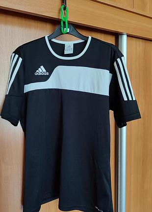 Футболка спортивная, оригинальная шир. плечи 44см,длёнка 66см,размер s по бирке.