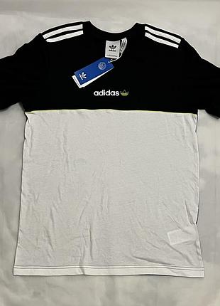 Нова футболка adidas