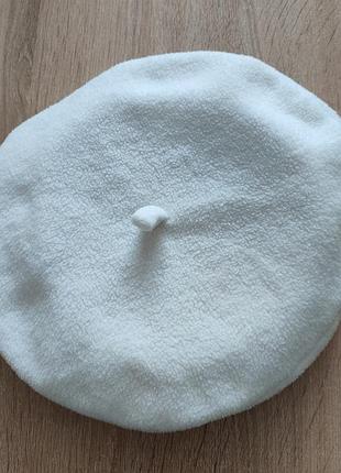 Жіночий флісовий білий берет.