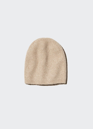 В'язана шапка з пряжі soufflé