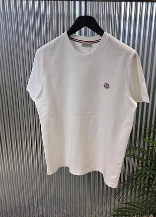Чоловіча футболка moncler в білому кольорі
