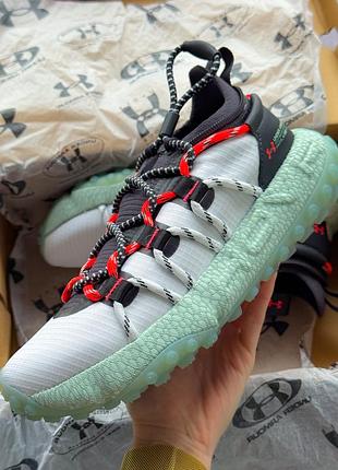 Универсальные спортивные кроссовки от under armour hovr summit