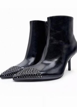 Чорні ботильйони zara