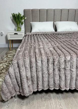 Королевский велюровый плед «шарпей» светло-коричневый 200×230 см - мягкий уют в теплых тонах