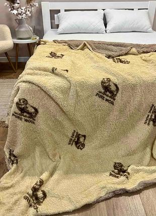 Теплый двусторонний плед на овчине - бежевый, принт “баранчики” 150×210 / 200×220 см