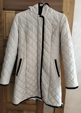 Демисезонное стеганное пальто. размер м.