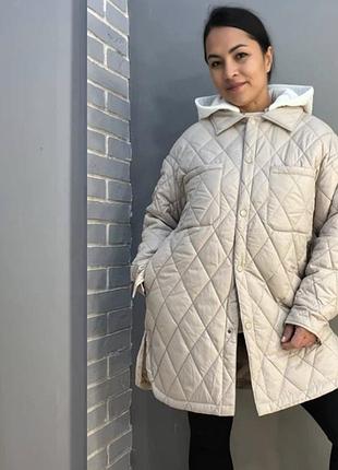 Стеганая с карманами и разрезиками по бокам куртка-рубашка