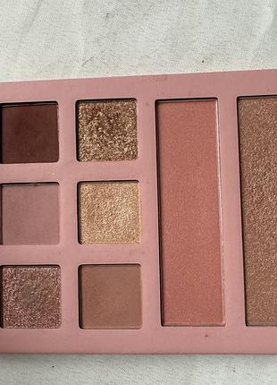 Палптка тіней essence hugs & teddies 8 кольорів