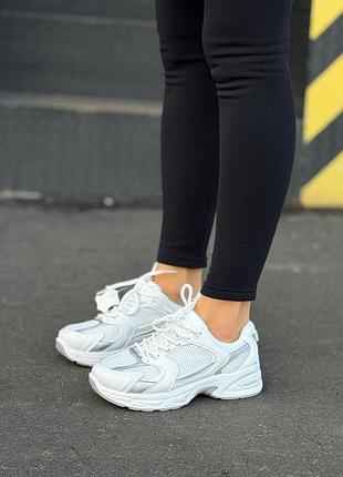 Кросівки жіночі