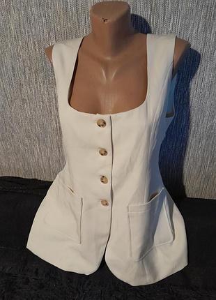 Фирменный стильный жилет
