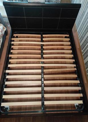 Деревянная двуспальная кровать 170х216см (б/у)