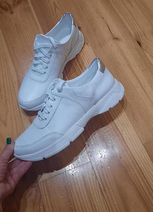 Кросівки біла шкіра на полегшеній підошві ева