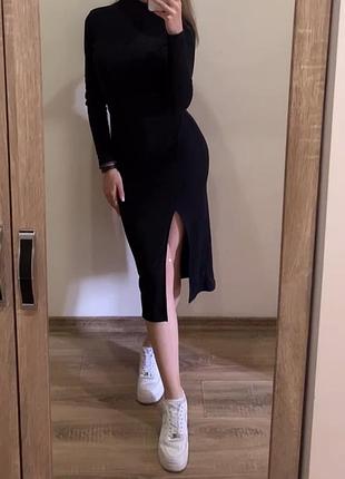 Сукня з розрізом