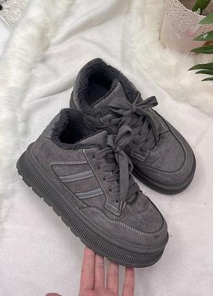 Кросівки зимові