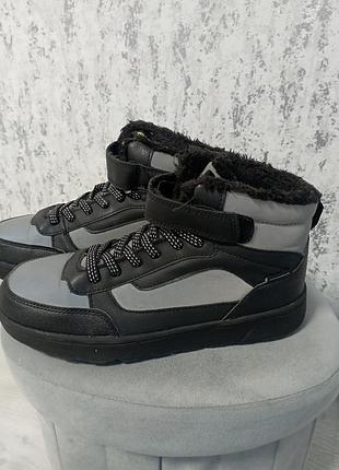 Зимові черевики h&m.