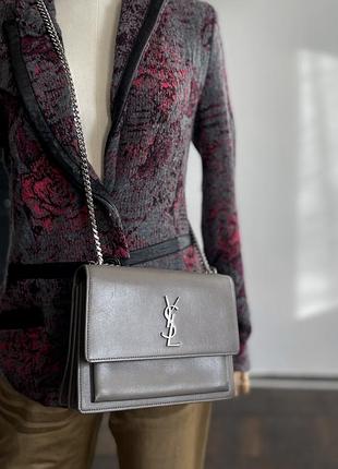 Saint laurent kate medium сіра шкіряна оригінальна сумка ysl на ланцюжку