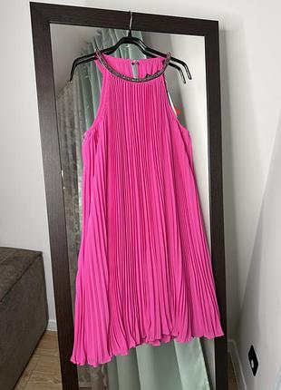 Святкова сукня кольору фуксіч