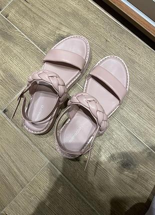 Босоніжки even&odd пудрового кольору, розмір 38