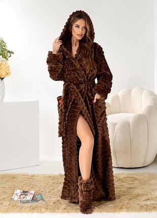 Халат жіночий довгий максі з махри на поясі с капюшоном махровий та кишенями з чобітками тапочками капцями домашній шарпей шоколад темно-коричневий
