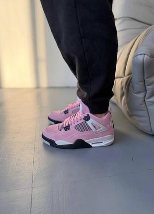 Жіночі кросівки nike air jordan 4 retro pink джордан рожевого кольору