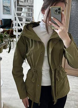 Вітровка хакі