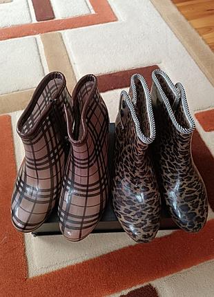 Стильные резиновые ботильоны в клетку и леопард. дизайнерская танкетка