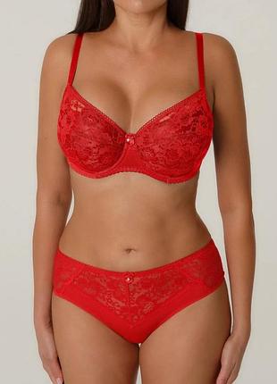 Комплект білизни в червоному
