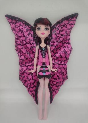 Кукла дракулаура с крыльями монстер хай из серии "ghoul-to-bat трансформация" mattel 2015, б/у