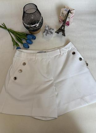 Жіночі білі шорти