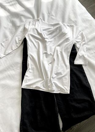 Білий лонгслів