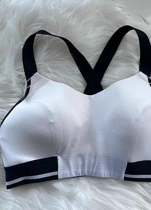 Спортивний топ з чашки