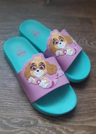 Шлепанці босоніжки сандалії