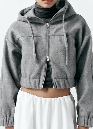 Фетрова куртка zara на блискавці