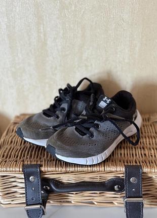 Дитячі кросівки under armour 28 розмір
