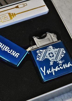 Электроимпульсная зажигалка с патриотической символикой в металлическом кейсе с кабелем для зарядки