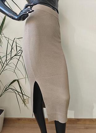 Трикотажна спідниця і рубчик з розрізом