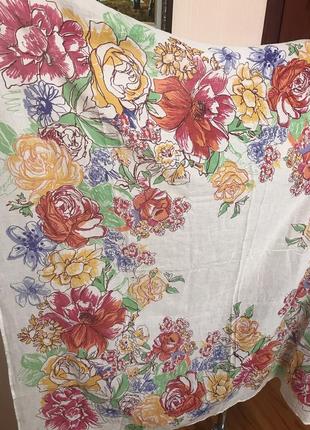 Воздушный платок в цветочный принт8 фото