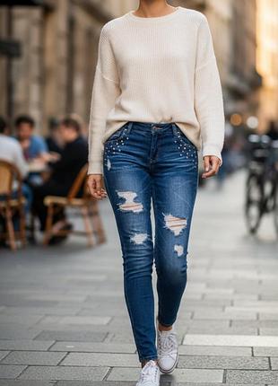 Стильні, модні рвані джинси