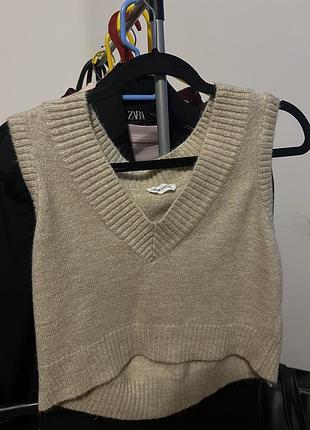 Бежева жилетка