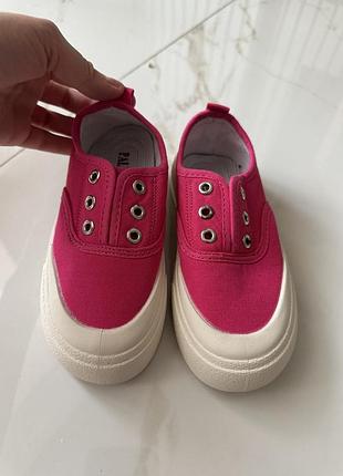 Взуття для дівчинки