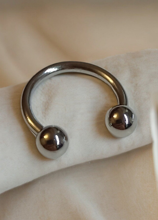 Пірсинг для губ без проколювання