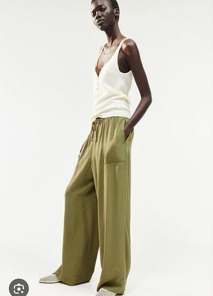 Брюки на резинке оливкового цвета