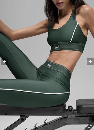 Alo  зеленый костюм топ и леггинсы