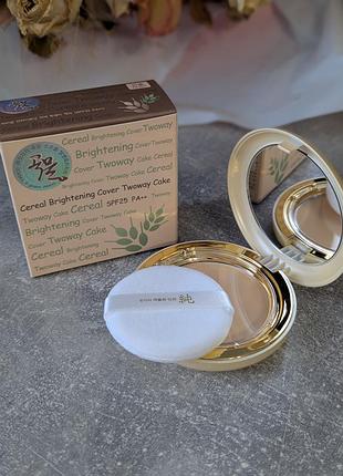 Компактная пудра для лица enough cereal brightening cover two way cake spf 25 со сменным блоком