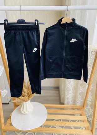 Оригінальний спортивний костюм на 4-5 років