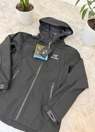 Вітровка від бренду "arcteryx" gore-tex