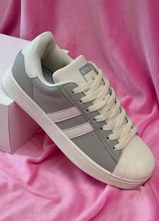 Кроссовки женские